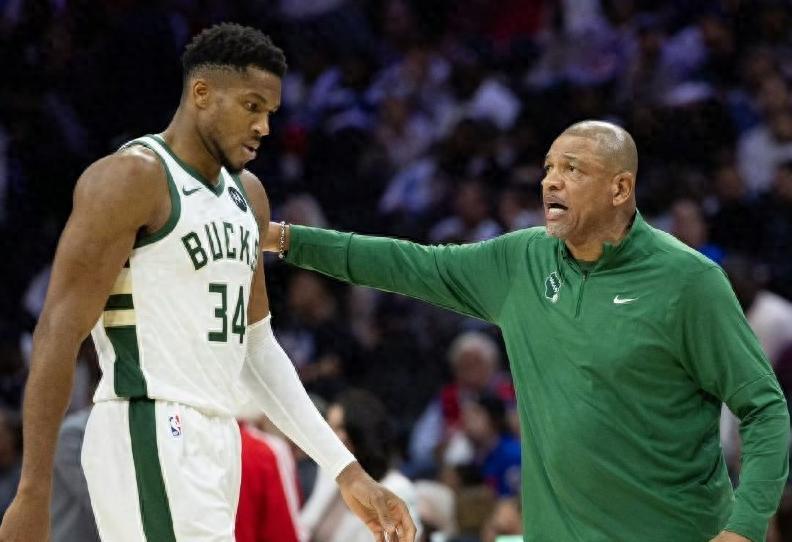 九游体育比分直播、实时比分网、足球比分、篮球比分、电竞比分、九游体育战绩查询-落后41分！落后39分！老里甩锅，字母哥自己选择的路跪着也要走完